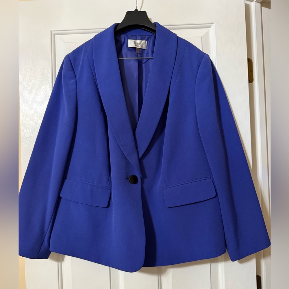Rich Blue Suit Blazer by Le Suit. Size 18W. Excellent condition!